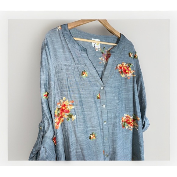 Fig & Flower for Anthropologie Size 1X Floral Embroidered Top Roll-Tab Sleeve - Picture 2 of 7